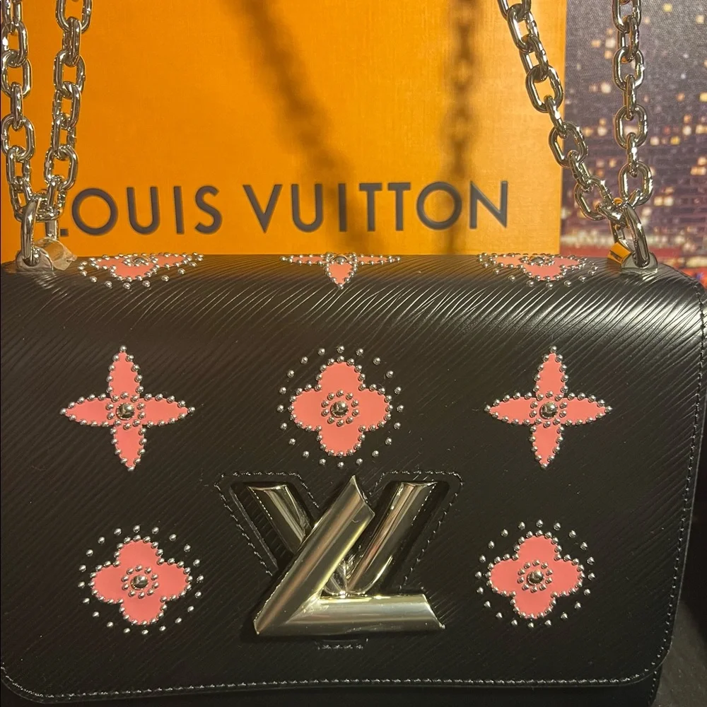 LOUIS VUITTON twist MM bag. Limited, made in France authentic,clean - Picture 3 of 6
